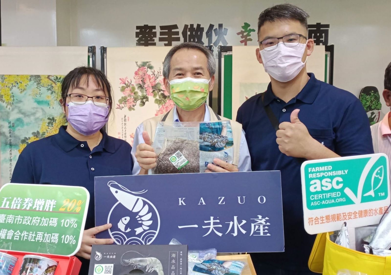 一夫水產創辦人陳柔吟（左）、徐嘉隆（右）透過數據掌握後疫情時代的商機。